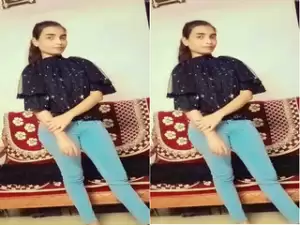 Today Exclusive -Desi Girl Shows Her Boobs On VC