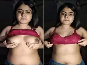 Today Exclusive – Sexy Desi girl Shows Her Boobs Part 2