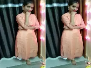 Today Exclusive- Cute Desi girl Shows her Boobs and Pussy