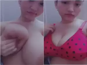 Today Exclusive-Sexy Girl Shows Her Big Boobs