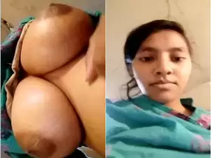Today Exclusive-Sexy Desi Girl Shows Her Big Boobs and Pussy