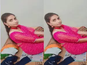 Today Exclusive-Desi Girl Shows Her Boobs on VC
