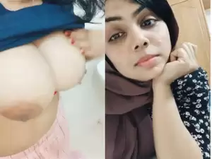 Today Exclusive- Cute Mallu Girl Shows Her Boobs