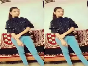 Today Exclusive- Desi Vlg Girl Shows her Boobs On VC
