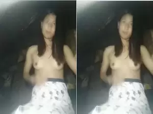 Today Exclusive-Desi girl Shows Her Boobs