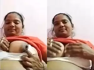 Today Exclusive-Horny Bhabhi Shows Her Boobs and Ass part 1