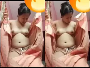 Today Exclusive-Horny Girl Shows Her Boobs