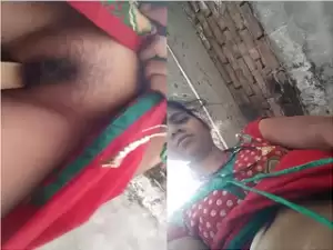 Today Exclusive-Desi Girl Shows her Pussy
