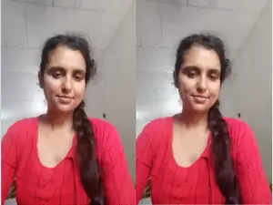 Today Exclusive- Desi Girl Shows Her Boobs