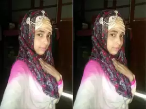 Today Exclusive- Cute Bangla girl Shows her Boobs and Pussy