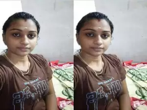 Today Exclusive- Desi girl Shows her Boobs