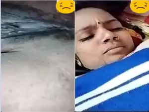 Today Exclusive- Sexy Desi Bhabhi Shows Her Boobs and pussy on VC part 2