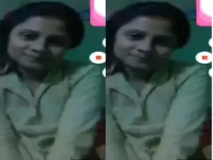 Today Exclusive-Desi Girl Shows her Boobs and Pussy Fingering Part 2