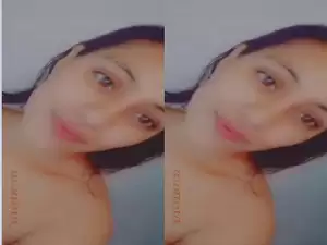 Today Exclusive-Sexy Girl Shows her Boobs
