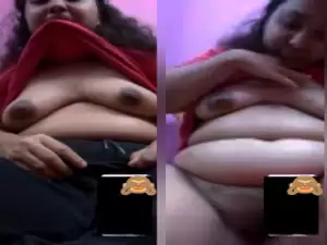 Today Exclusive-Sexy Desi girl Shows her Boobs and Pussy On VC