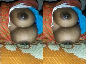 Today Exclusive-Desi Bhabhi Shows her Milky Boobs