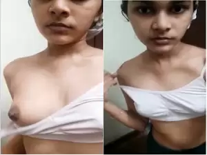 Today Exclusive-Sexy Girl Shows Her Boobs