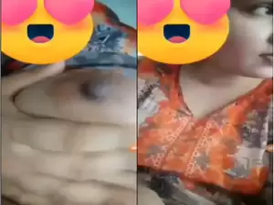 Today Exclusive-Paki Girl Shows Her Boobs