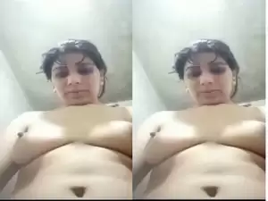 Today Exclusive-Desi Bhabhi Shows her boobs and Pussy