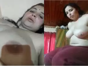 Today Exclusive-Horny Desi Bhabhi Shows Her Boobs And Pussy