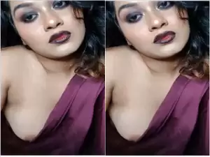 Today Exclusive-Sexy Girl Shows Boobs