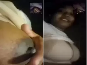 Today Exclusive- Desi Bhabhi Shows her Big Boobs