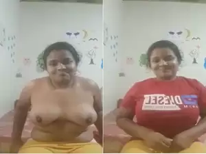 Today Exclusive- Cute Girl Shows her Boobs and Pussy