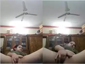 Today Exclusive-Cute Desi girl Fingering