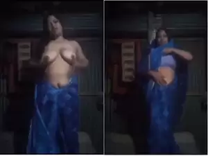 Today Exclusive-Horny Village Bhabhi Shows Her Boobs