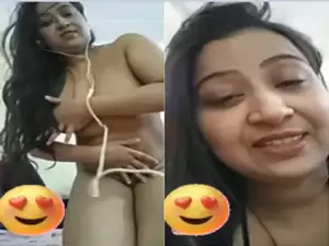 Today Exclusive-Sexy Bhabhi Shows Her Boobs and Pussy Part 2