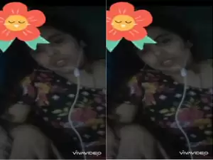 Today Exclusive- Desi Girl Shows Her Boobs on VC