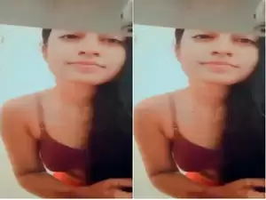 Today Exclusive-Desi Girl Shows her Boobs