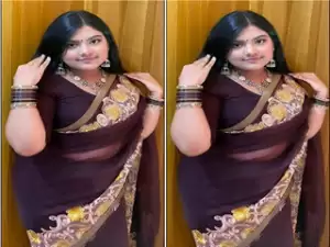 Today Exclusive-Desi Girl Shows Her boobs