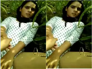 Today Exclusive-Desi Girl Shows Her Pussy