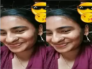 Today Exclusive-Desi Village Girl Shows her Boobs