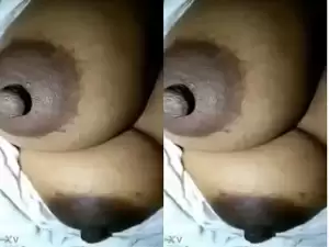 Today Exclusive- Bhabhi Shows Her Boobs