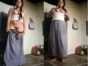 Today Exclusive-Desi Girl  Shows her Boobs and Pussy