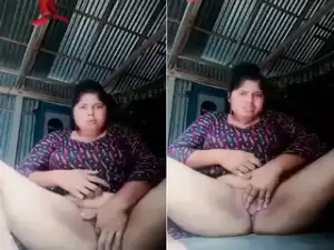 Today Exclusive-Horny Girl Fingering