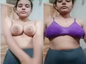 Today Exclusive-Cute Desi Girl Shows Her Boobs