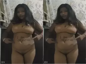 Today Exclusive- Desi Girl Shows Her Pussy