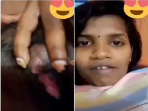 Today Exclusive- Tamil Girl Shows her Pussy on VC
