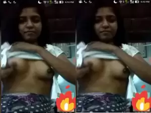 Today Exclusive-Sexy Girl Shows Her Boobs On VC