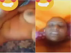 Today Exclusive-Desi Bhabhi Shows Her Boobs and Pussy