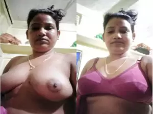 Today Exclusive-Desi Bhabhi Bathing