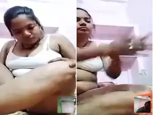 Today Exclusive-Bhabhi Showing Lover On VC