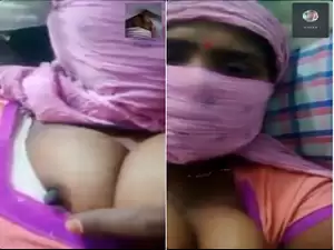Today Exclusive-Bhabhi Shows her Boobs on VC