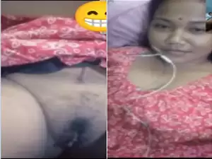 Today Exclusive- Bhabhi Shows Her pussy on VC