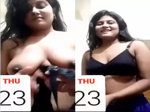 Today Exclusive-Desi Girl Shows Her Boobs