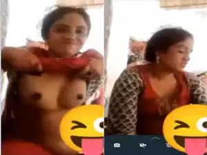 Today Exclusive- Bhabhi Shows Her Boobs