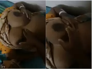 Today Exclusive-Horny Bhabhi Boobs Pressing By Hubby